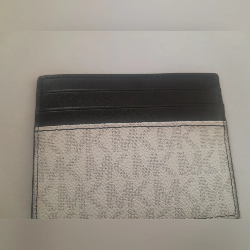 New Michael Kors Copper Graphic Card Holder NWT With 6 Card Slots/Middle Slot